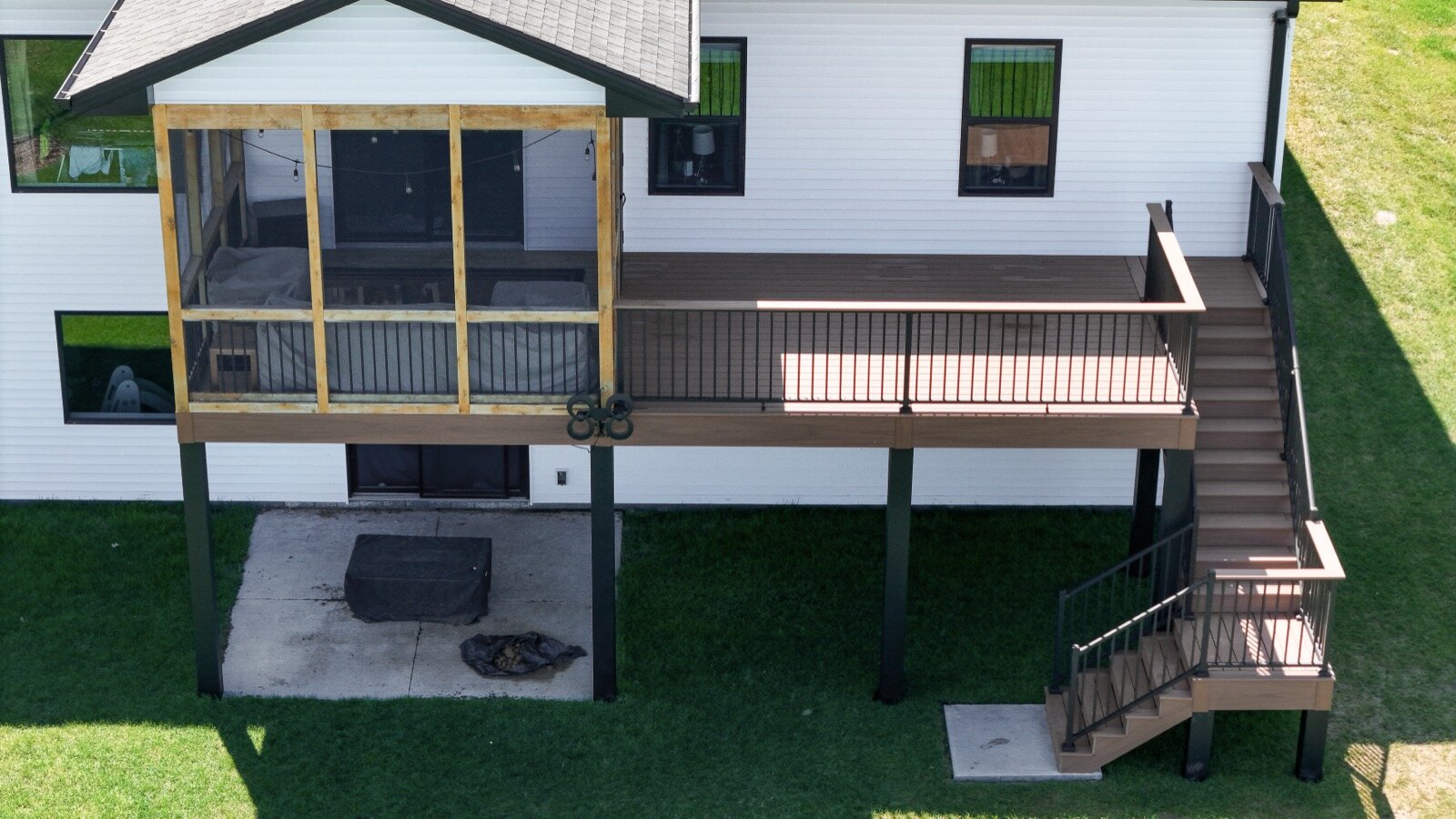 Elevated screen room and deck in Coralville Iowa